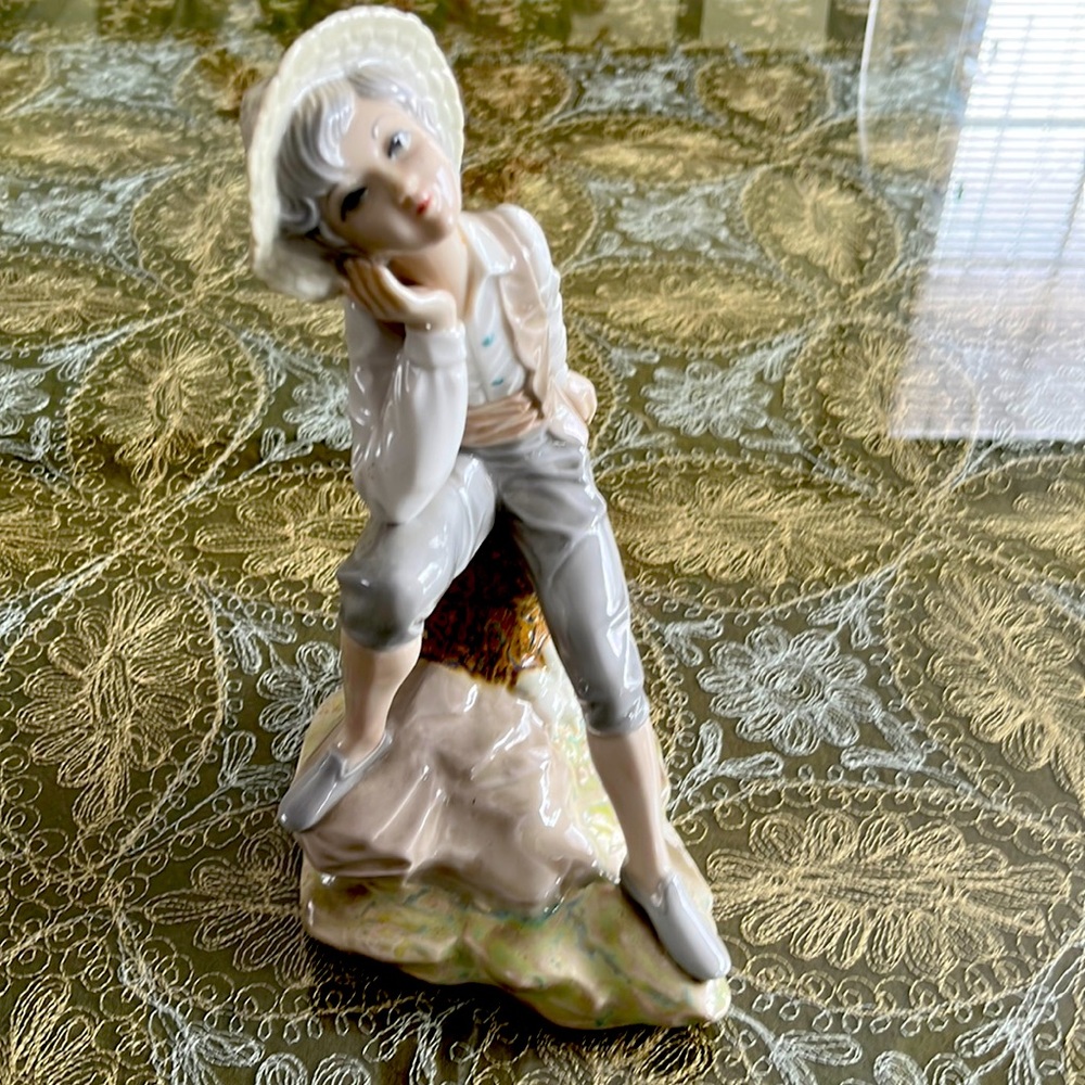 🏳️‍🌈Tengra Porcelain figurine.  See the pictures. They are beautiful.